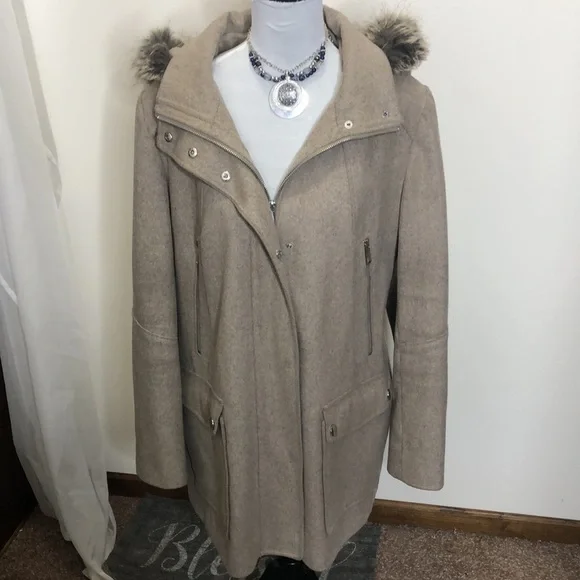 Anna faux fur trimmed tan wool pea coat size XL​ - Picture 2 of 11